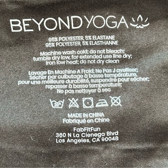 Beyond Yoga Zipper Pocket Infinity Jersey Knit Casual Scarf One Size in Black - Picture 7 of 8